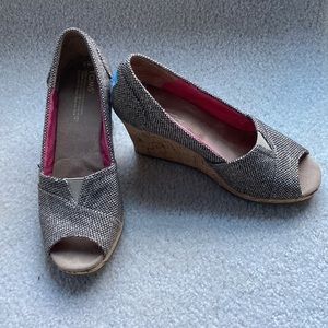 Toeless Wedge Shoes by Tom’s